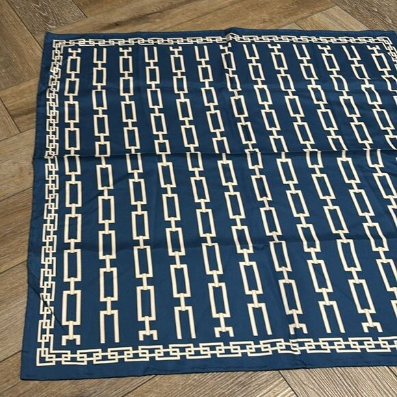 NWOT J.McLaughlin Amoura Silk Scarf - Picture 4 of 4